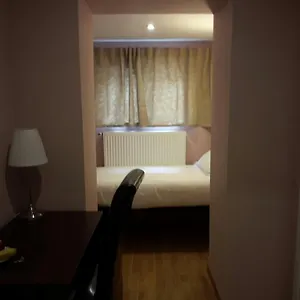 eu-guesthouse.brusselshotelsbook.com/