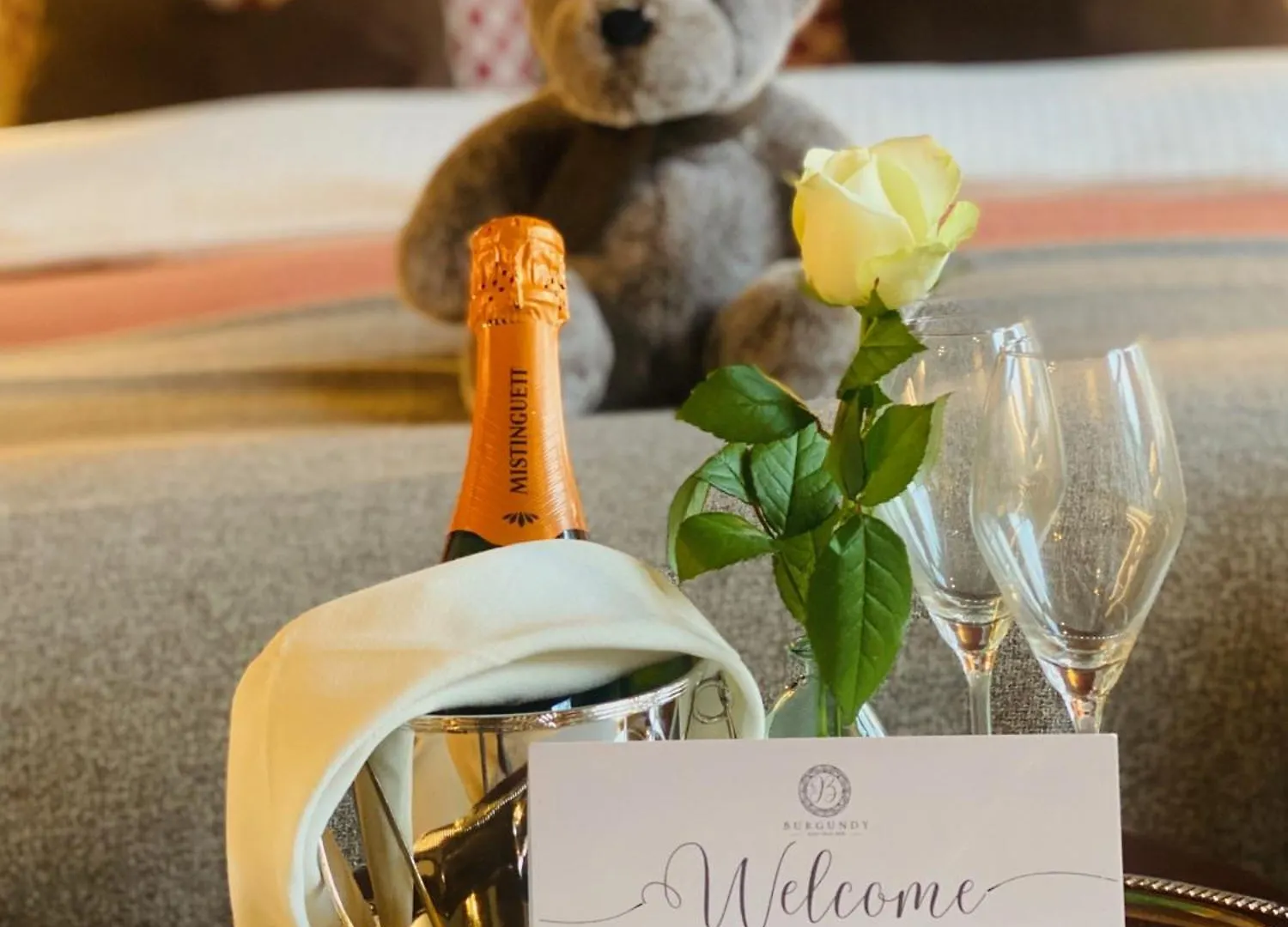 The Burgundy - Boutique B&B Μπριζ Bed and Breakfast