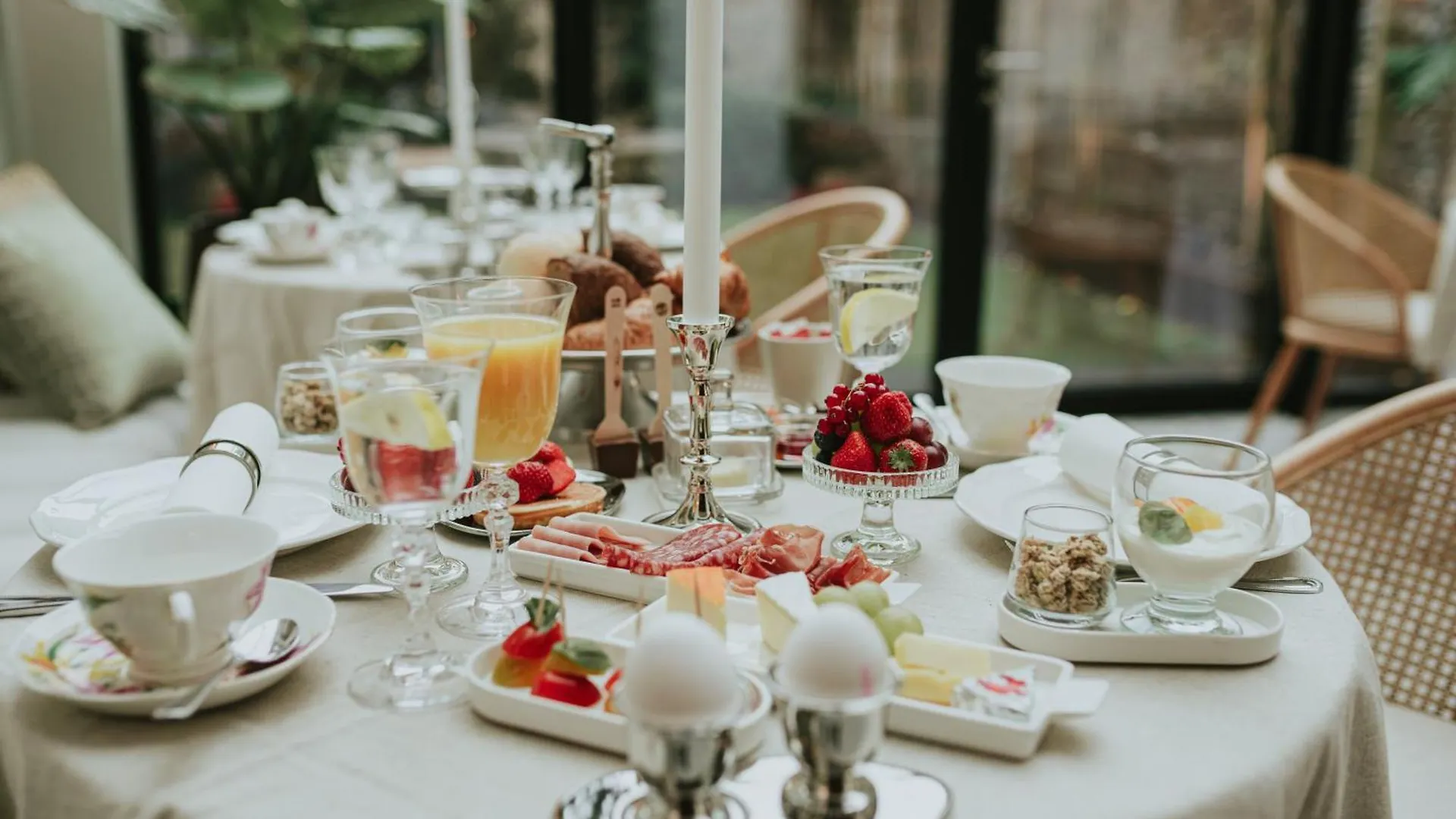 The Burgundy - Boutique B&B Μπριζ Bed and Breakfast